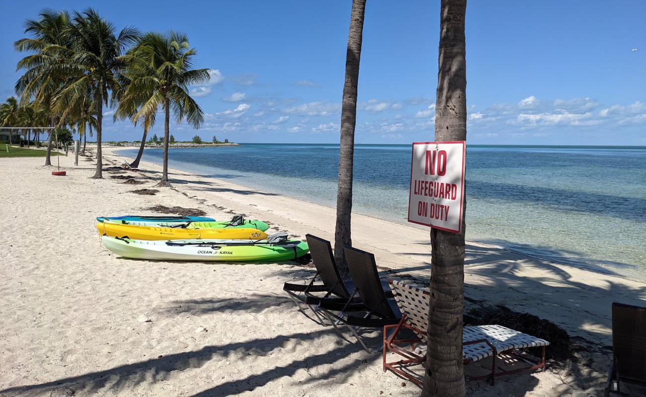 Photo de Bayshore Rd beach avec sable beige fin de surface