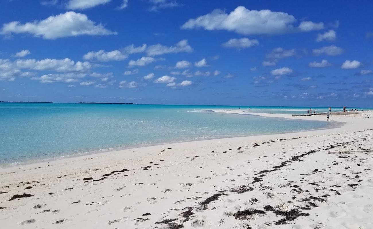 Photo de Sandpiper beach avec sable beige fin de surface