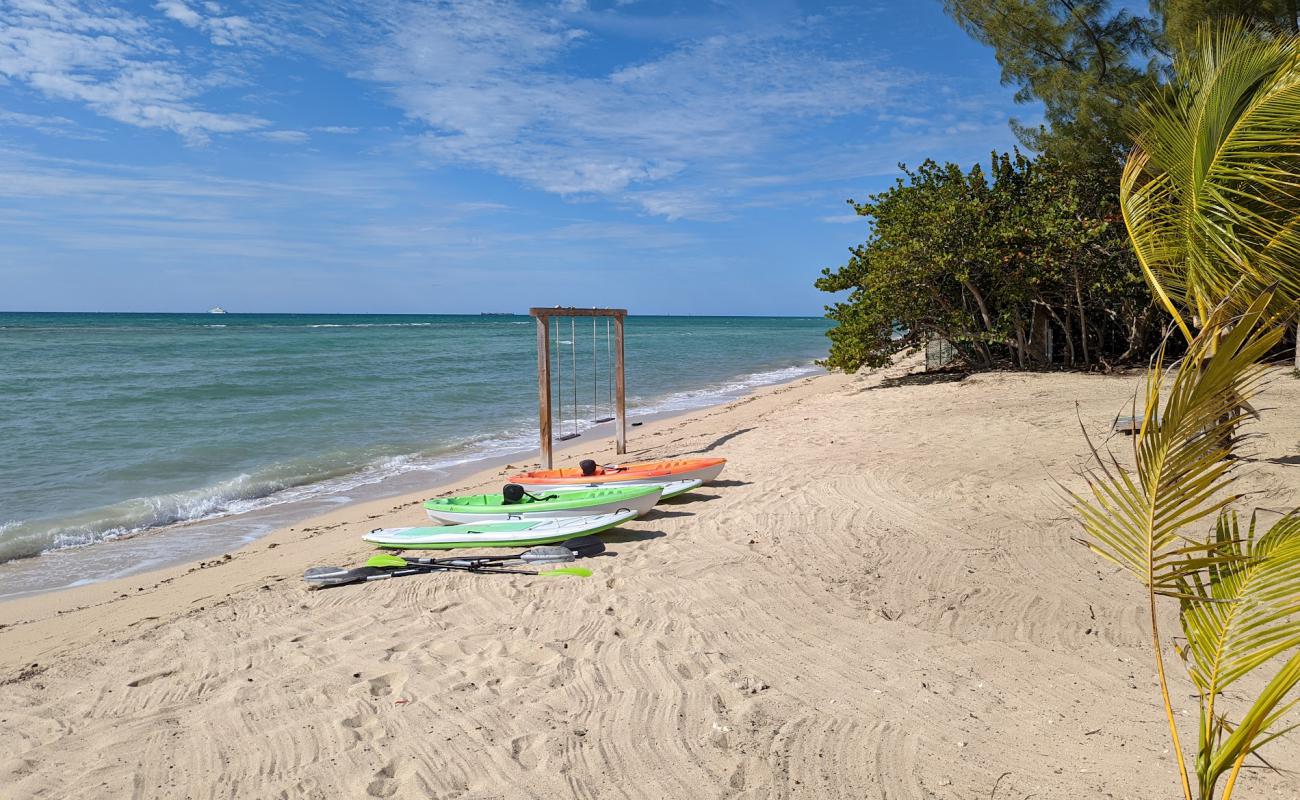 Photo de Adelaide beach avec sable fin et lumineux de surface