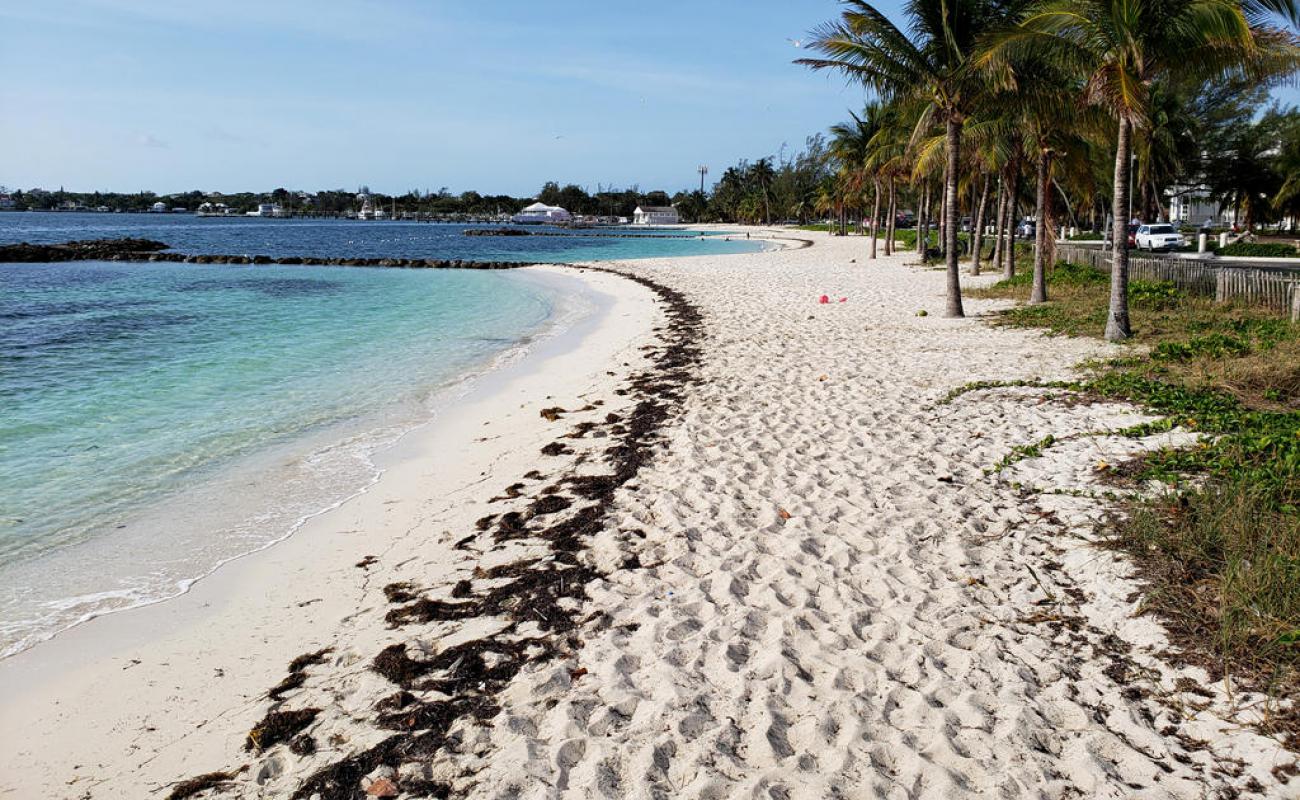 Photo de Montagu beach avec sable beige de surface