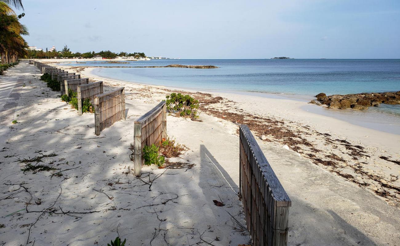 Photo de Saunders beach avec sable lumineux de surface