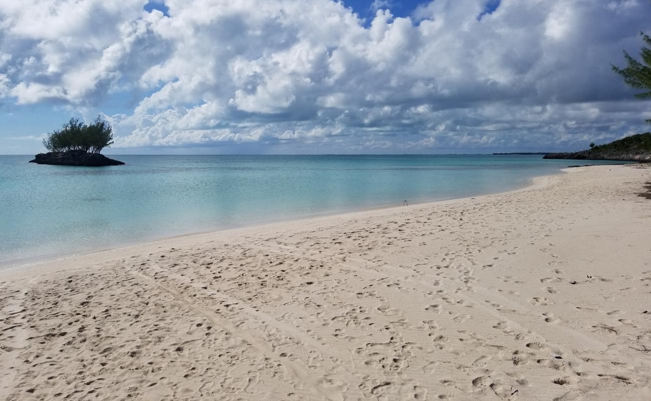 Photo de Gaulding Cay beach avec sable beige de surface