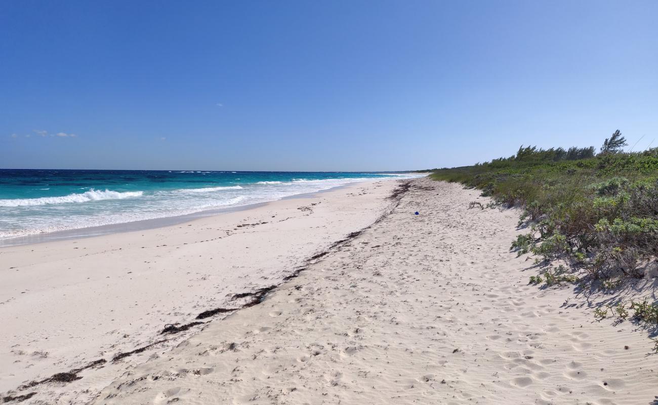 Photo de Airport beach avec sable lumineux de surface