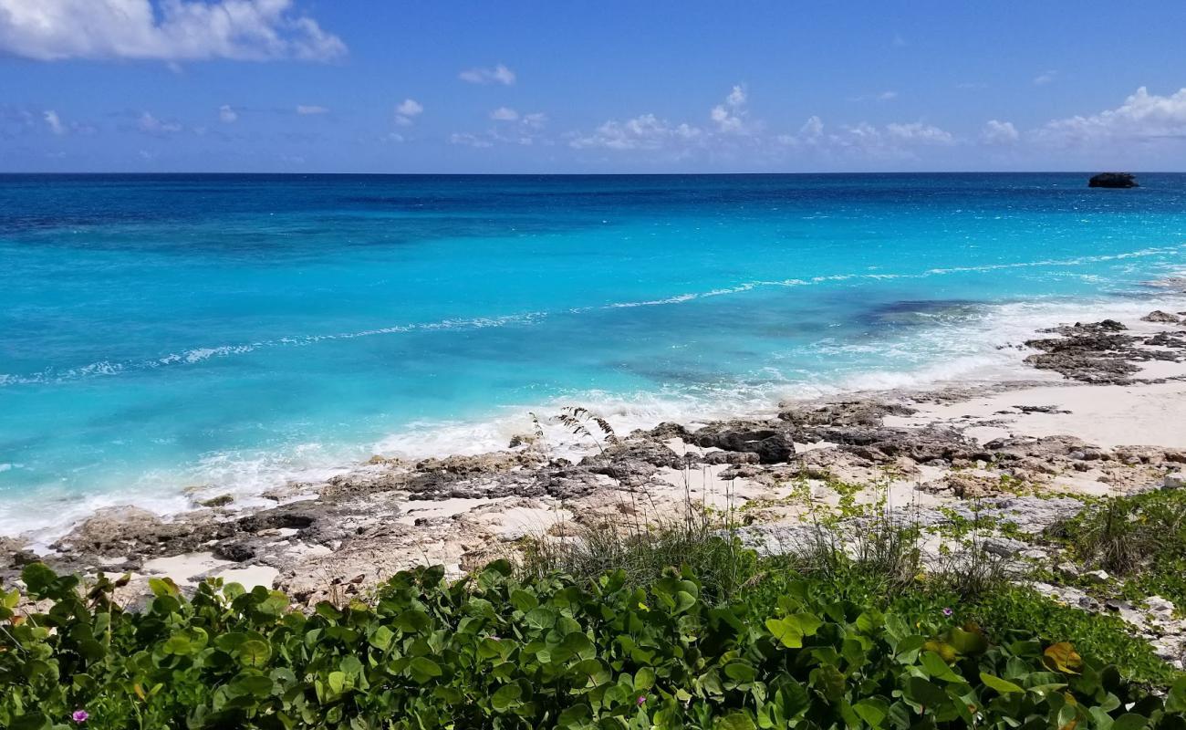 Photo de Exuma Palms beach avec sable fin et lumineux de surface