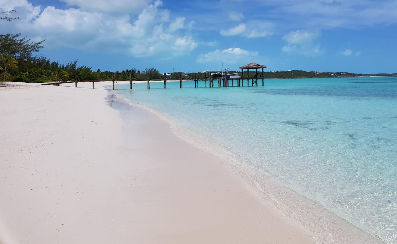 Photo de Sandy Palms avec sable fin blanc de surface