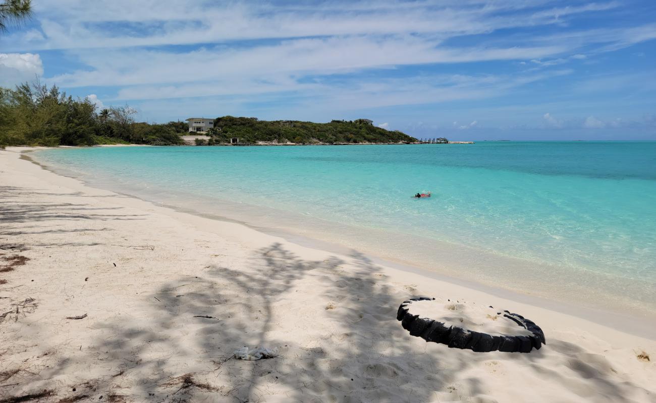 Photo de Jolly Hall avec sable fin blanc de surface