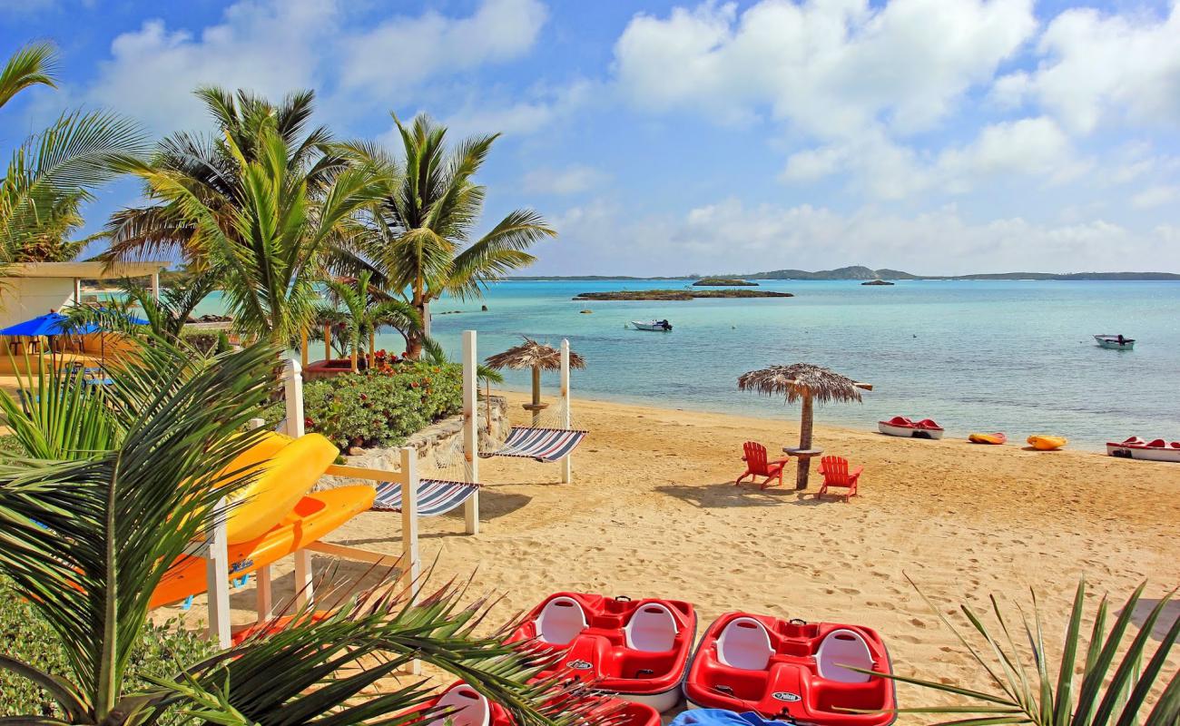 Photo de Splash Beach avec sable fin blanc de surface