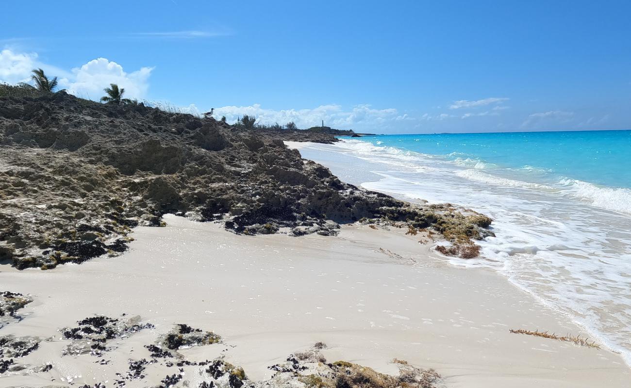 Photo de Santanna's beach avec sable brillant et rochers de surface