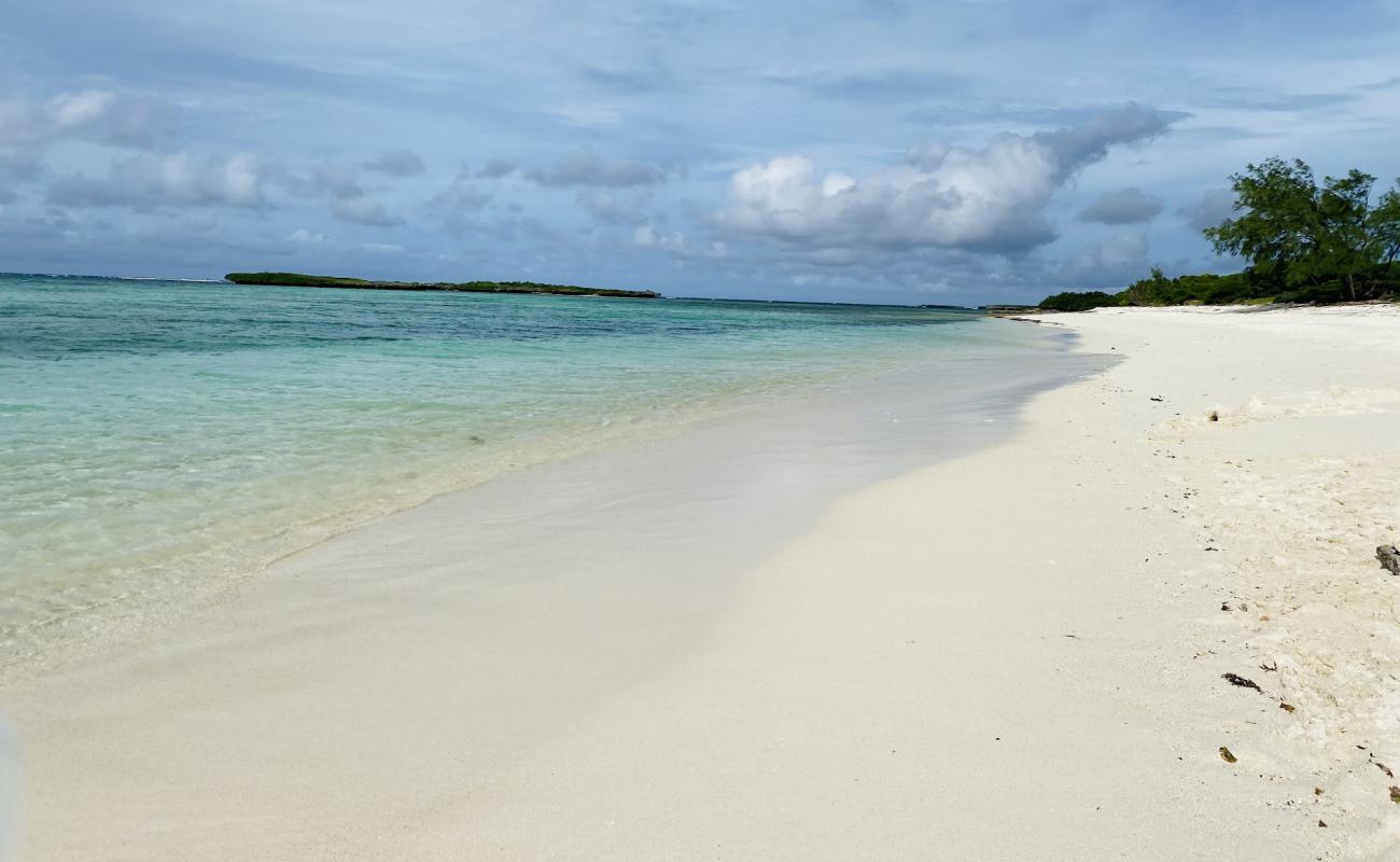 Photo de Mar Esmeralda Beach avec sable blanc de surface