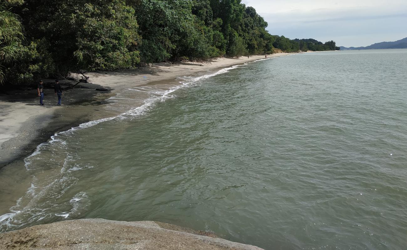 Photo de Janggus Damai Laut Beach avec sable beige de surface