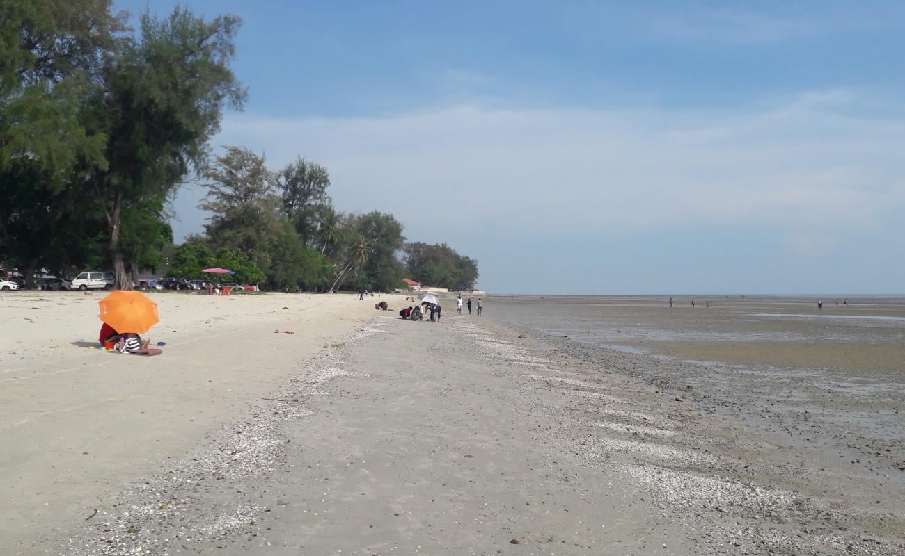 Photo de Morib Beach avec sable beige de surface