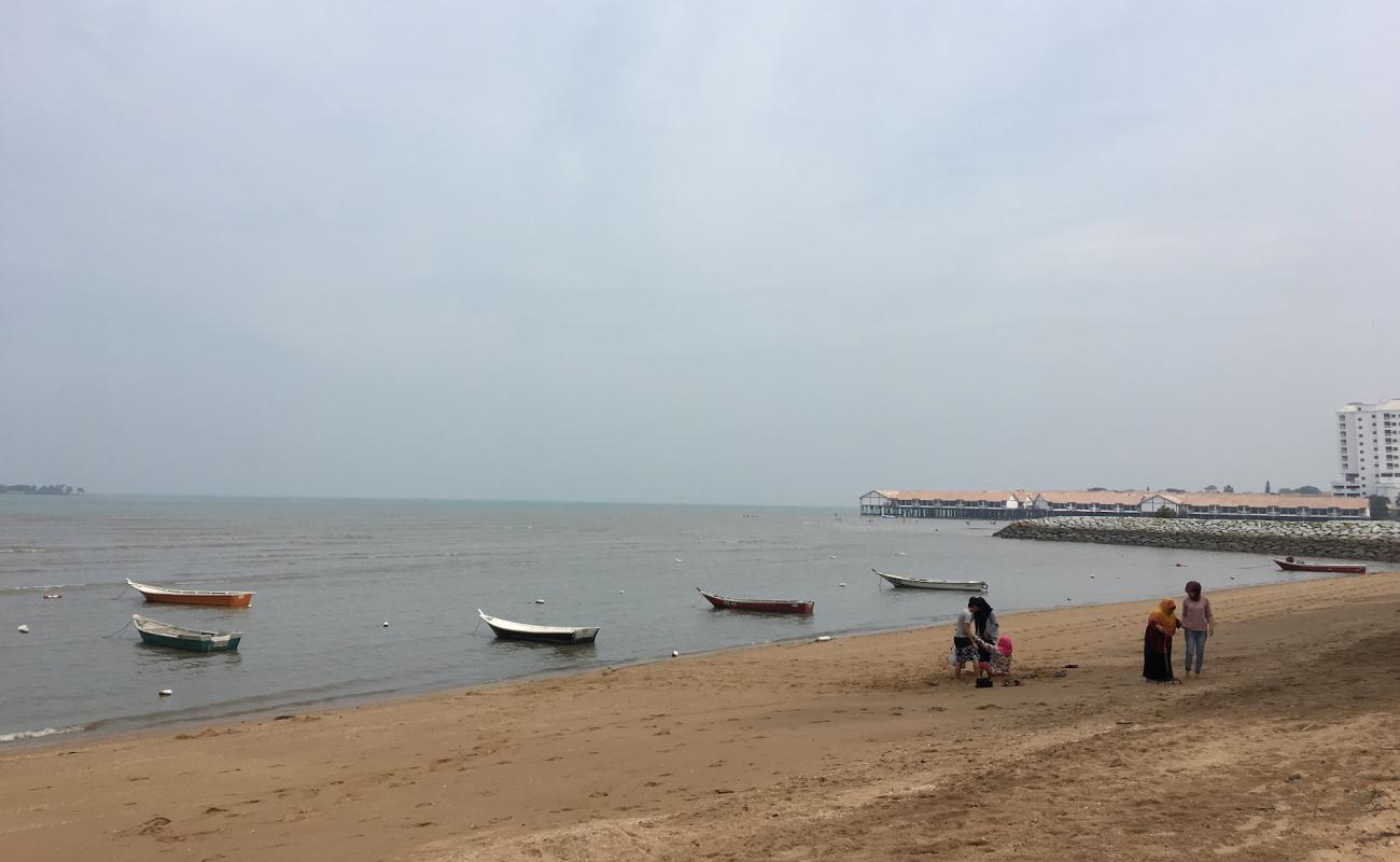 Photo de Tanjong Gemok Beach avec sable beige de surface