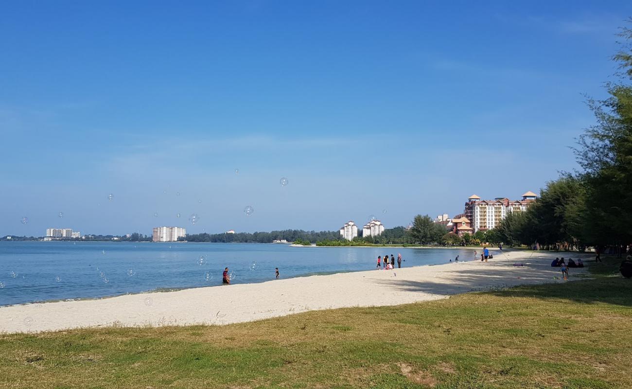 Photo de Port Dickson Beach avec sable beige de surface