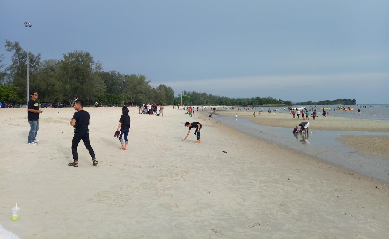 Photo de Saujana Beach avec sable lumineux de surface