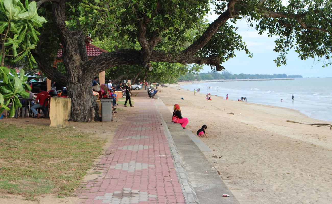 Photo de Telok Gong Beaches avec sable lumineux de surface