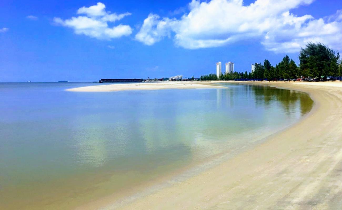 Photo de Klebang Beach avec sable lumineux de surface