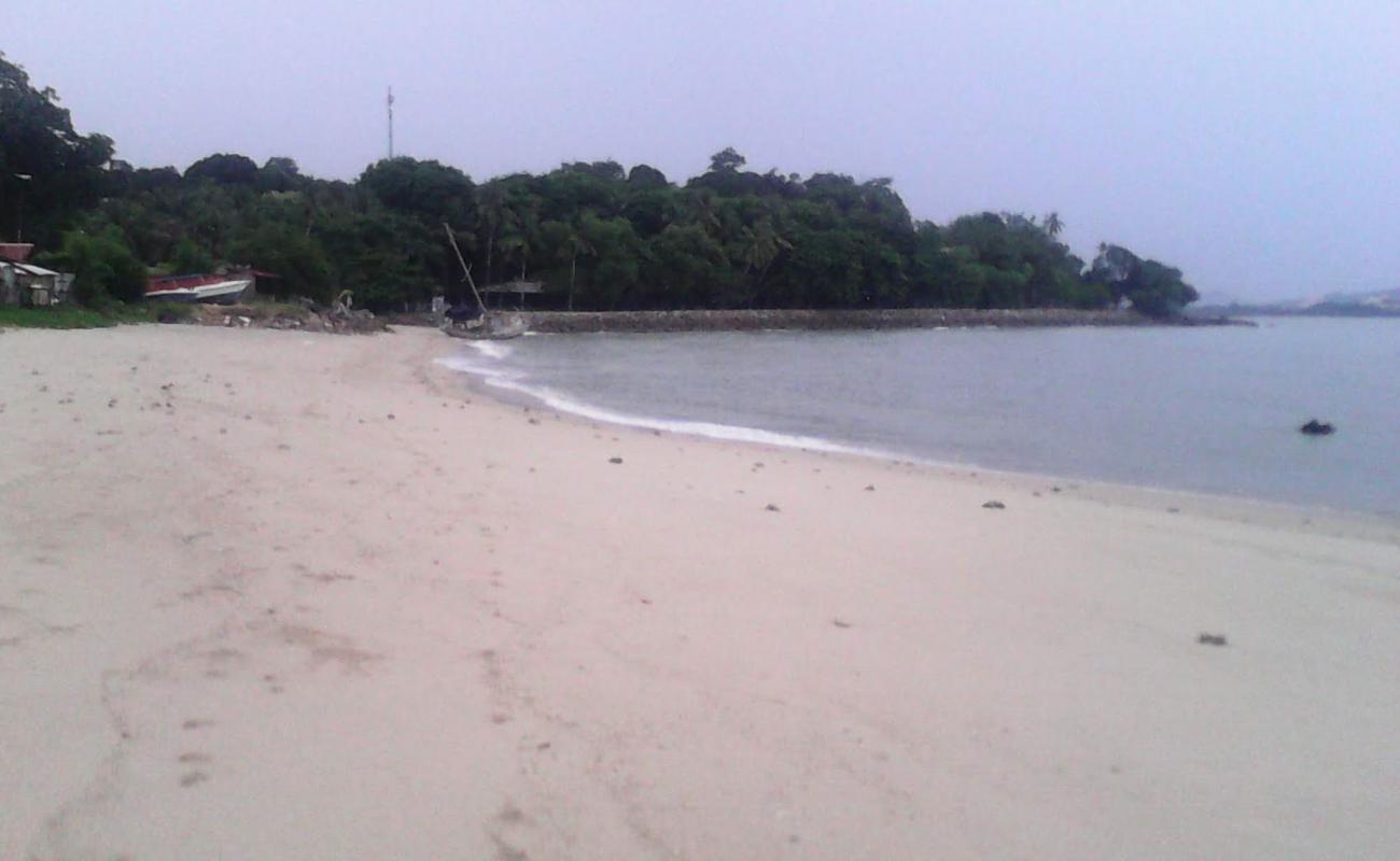 Photo de Telok Nibong Beach avec sable lumineux de surface