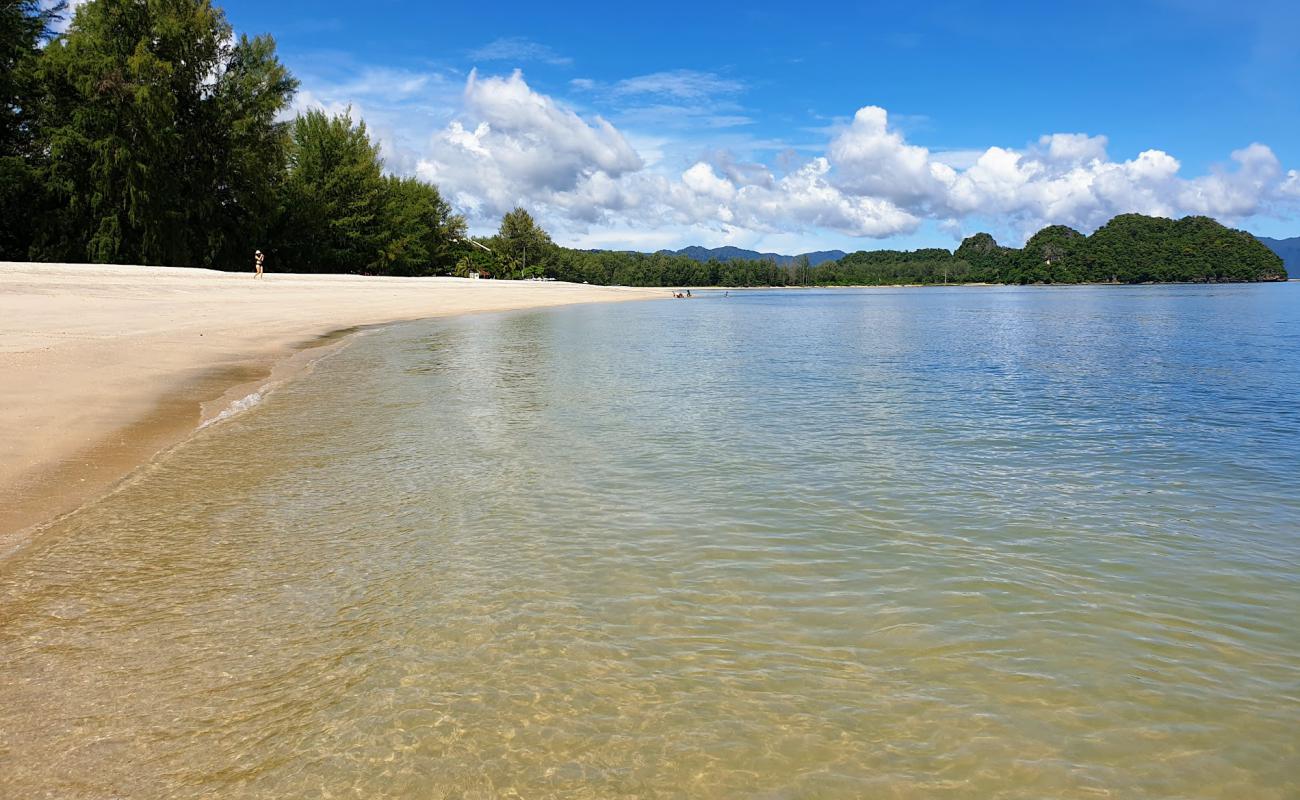 Photo de Tanjung Rhu Beach avec sable lumineux de surface