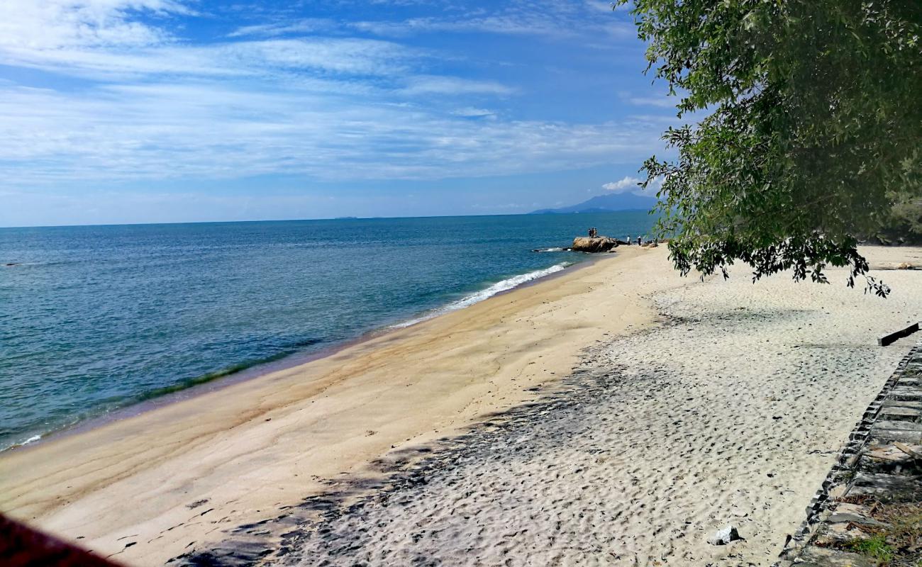 Photo de Tropical Beach avec sable lumineux de surface