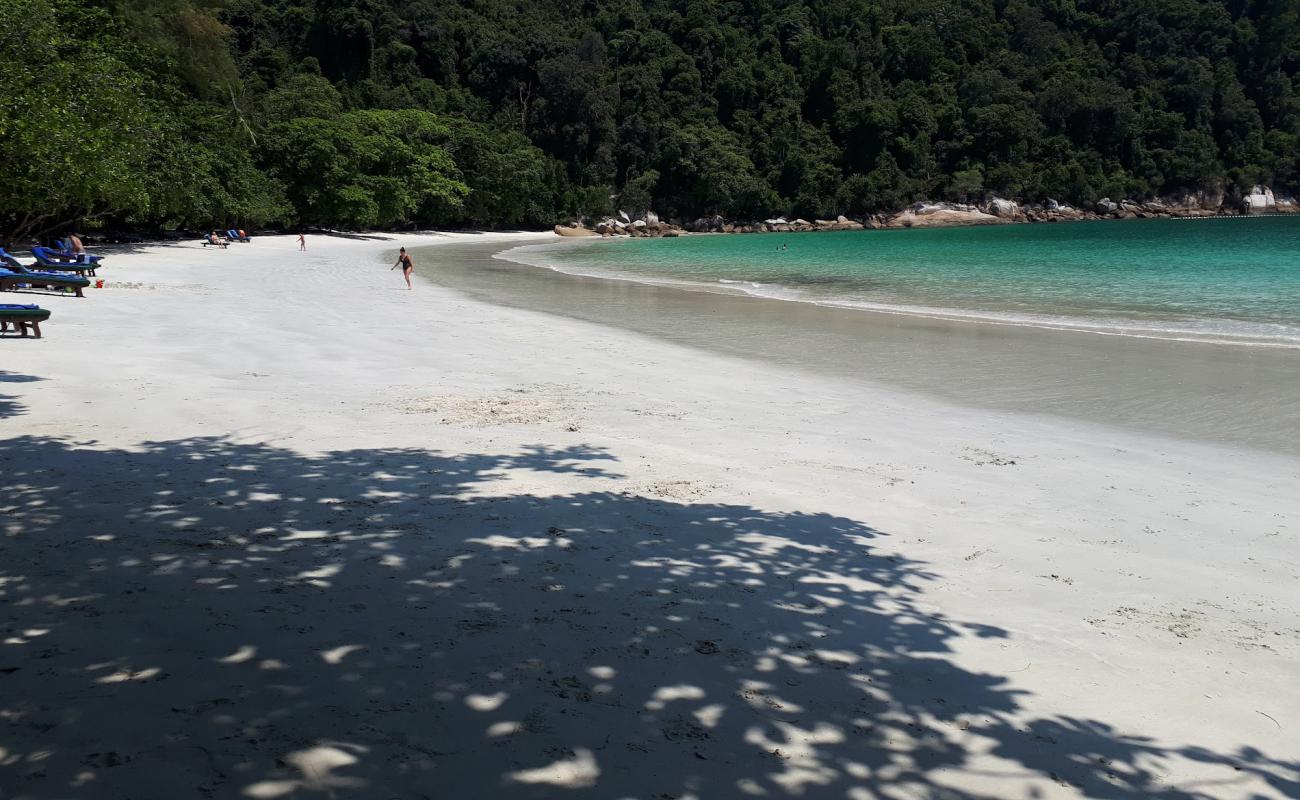 Photo de Emerald Bay Beach avec sable lumineux de surface