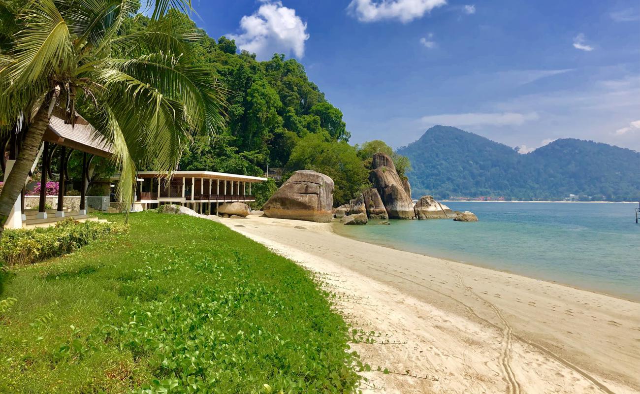 Photo de Royal Bay Beach avec sable beige fin de surface