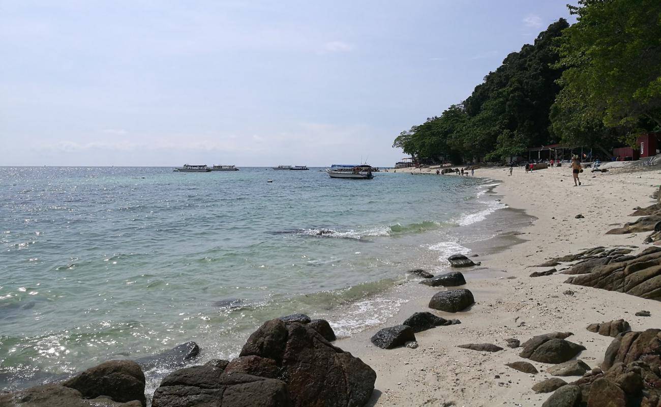 Photo de Pulau Lalang Beach avec un rivage spacieux