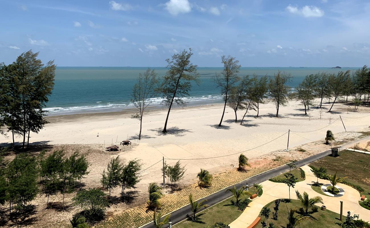 Photo de Arked Punggai Beach avec sable beige de surface