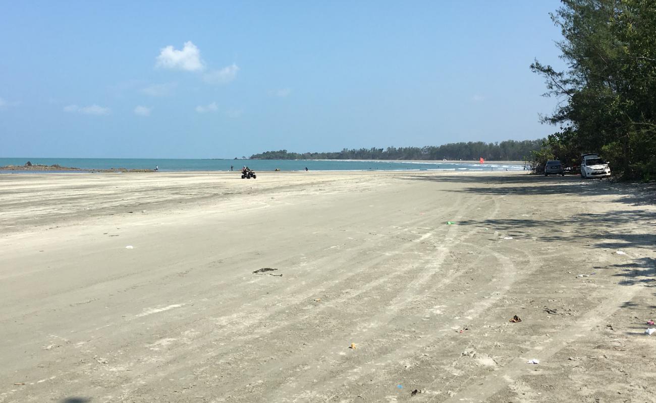 Photo de Desaru Fishing Beach avec sable beige de surface