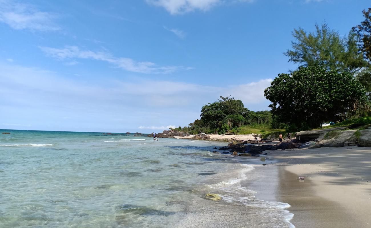 Photo de Tanjung Buluh Beach avec sable beige de surface