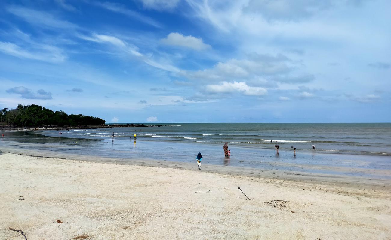 Photo de Temalah Beach avec sable gris de surface