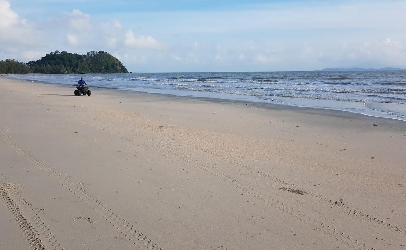 Photo de Tanjung Leman Beach avec sable beige de surface