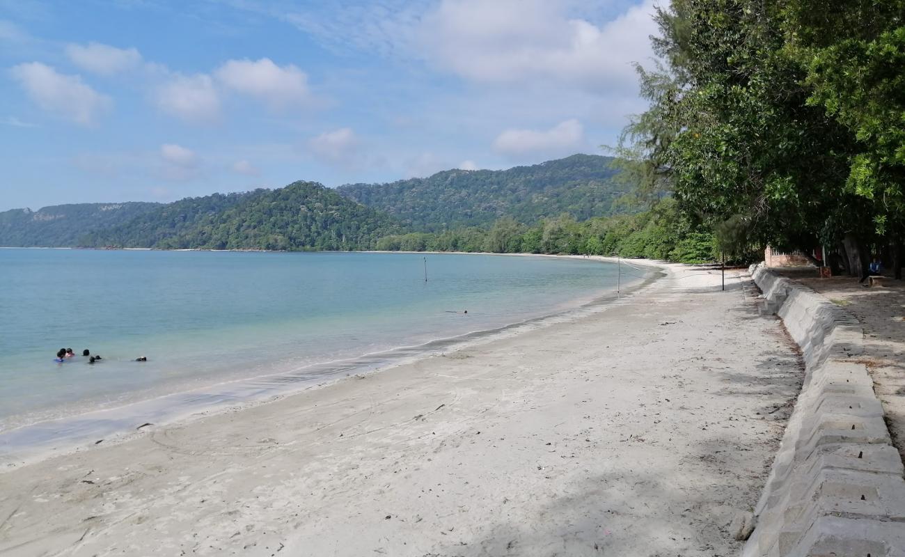 Photo de Teluk Gorek Beach avec sable beige de surface
