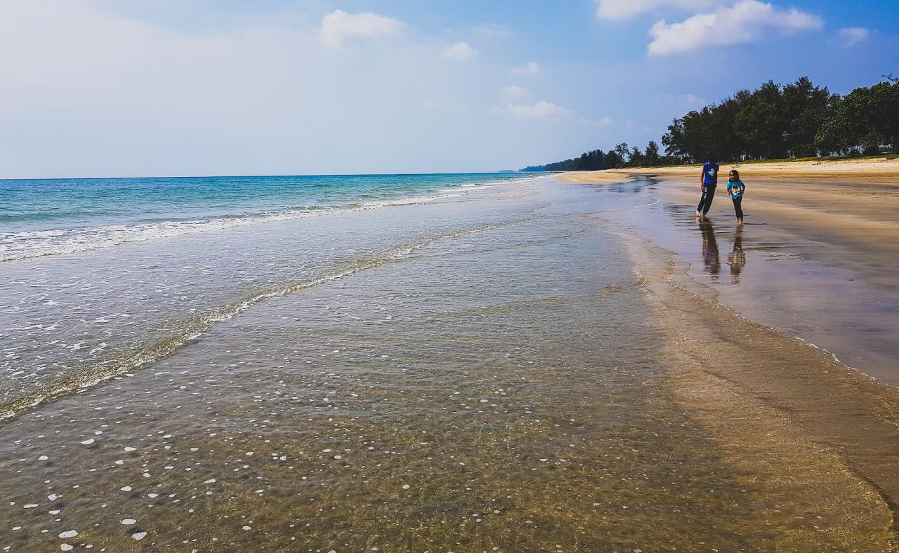 Photo de Sepat Camping Beach avec sable lumineux de surface