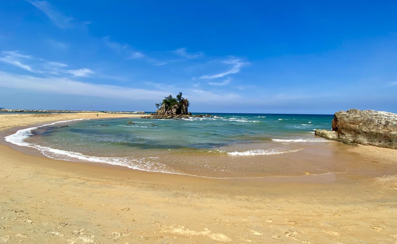 Photo de Kemasik Beach avec sable lumineux de surface