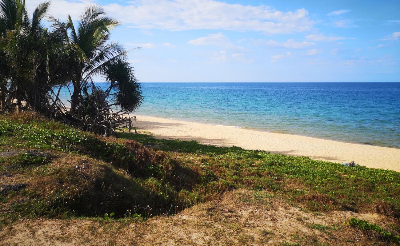 Photo de Rantau Abang Beach avec sable lumineux de surface