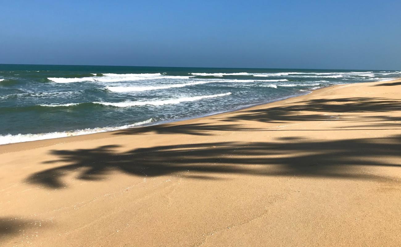 Photo de Pasir Putih Beach avec sable beige de surface