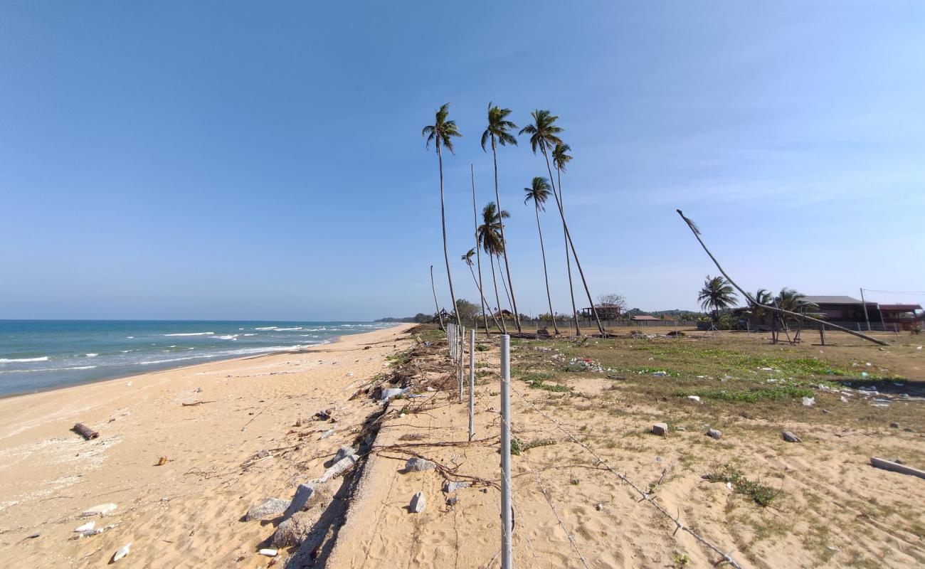 Photo de Marang Beach avec sable lumineux de surface