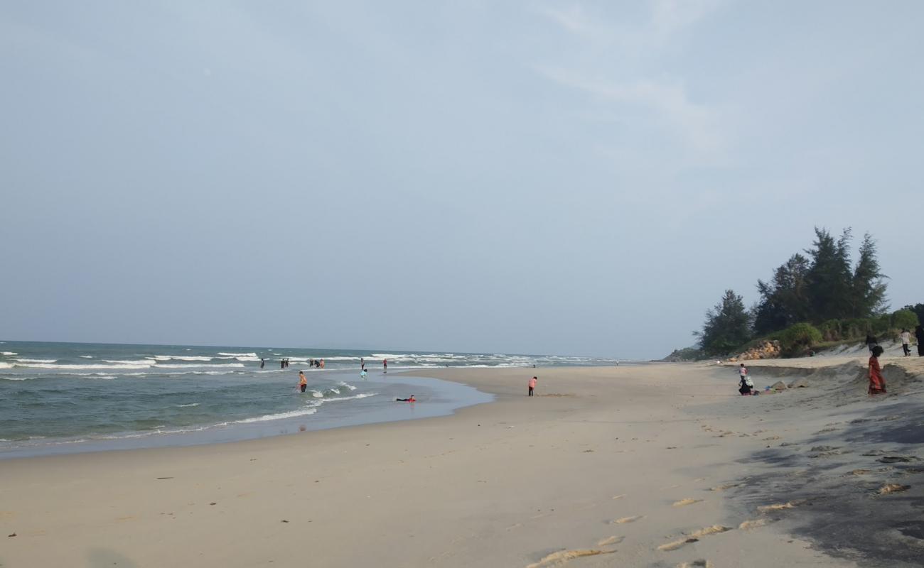 Photo de Pantai Kuala Ibai avec sable lumineux de surface