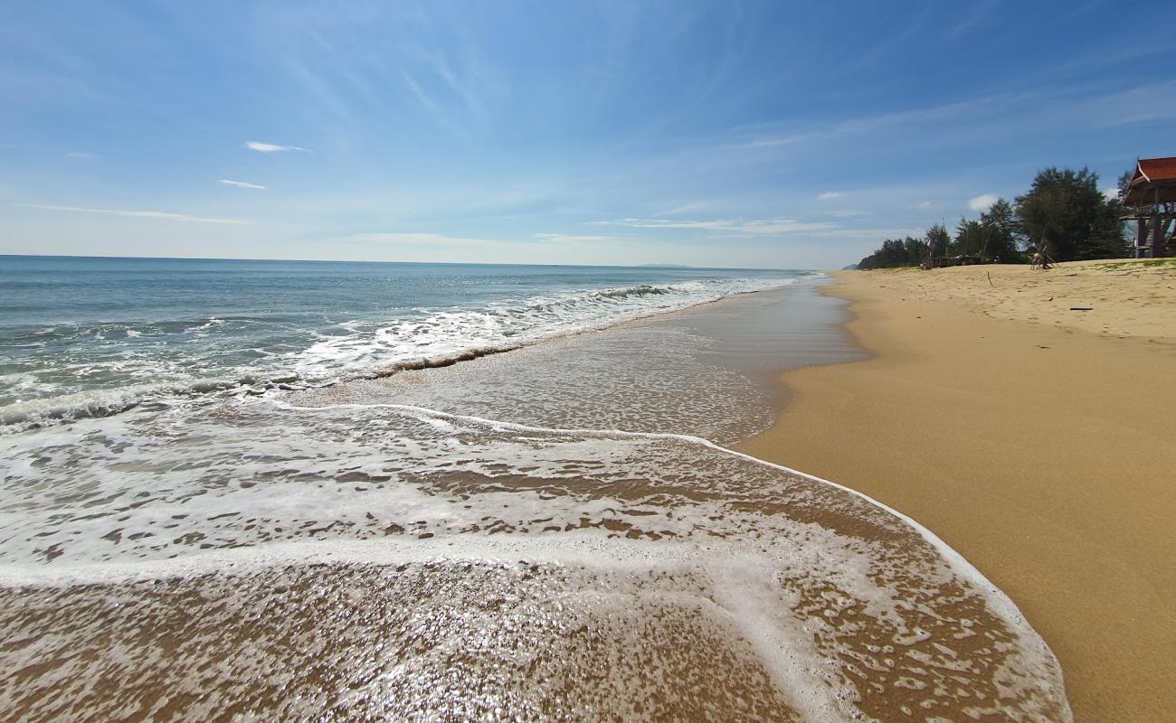 Photo de Batu Buruk Beach avec sable lumineux de surface