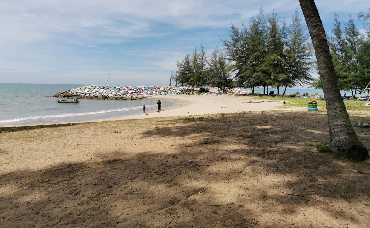 Photo de Irama Beach avec sable beige de surface