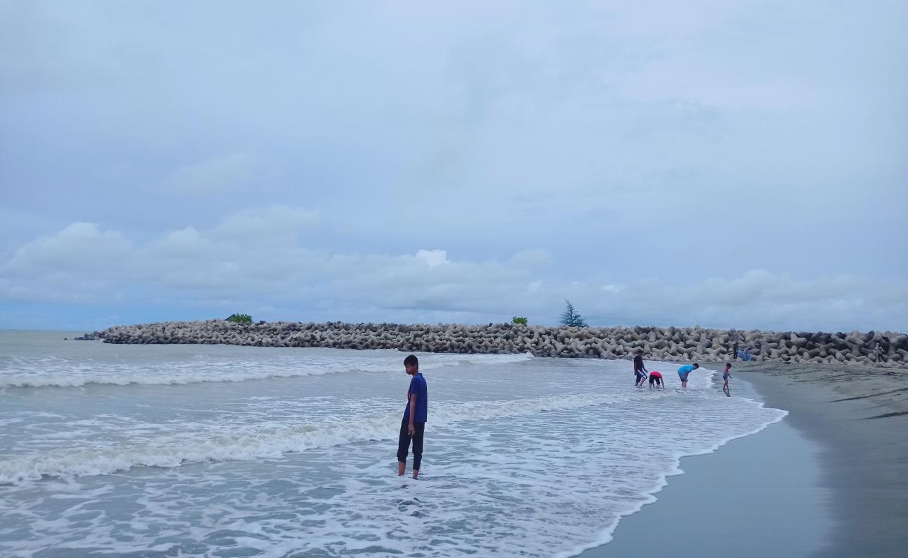 Photo de Kemasin Bachok Beach avec sable lumineux de surface