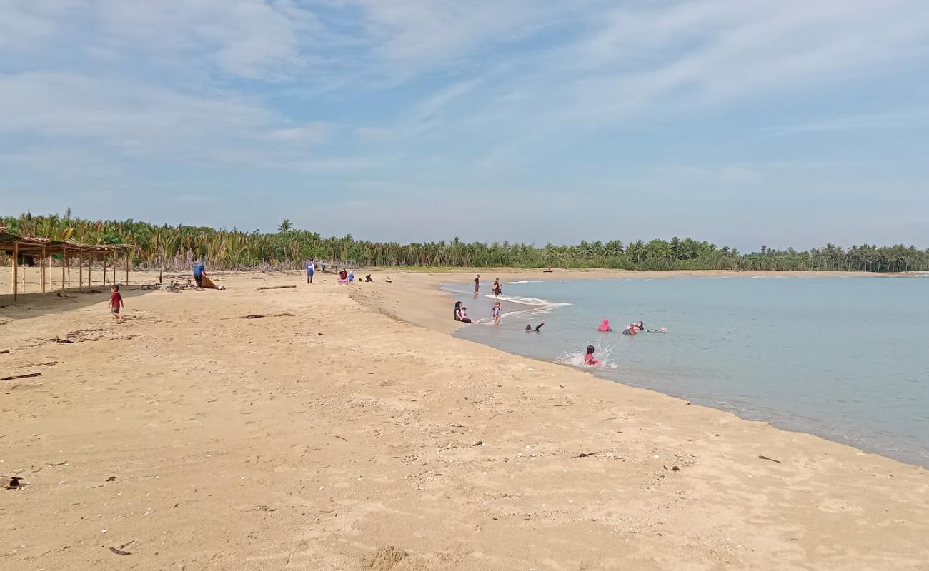 Photo de Nusuk Beach avec sable beige de surface