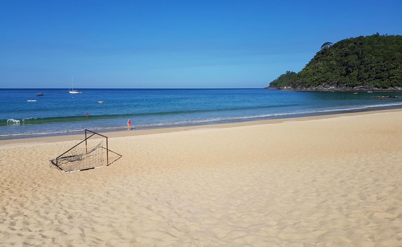 Photo de Pantai Kampung Juara avec sable lumineux de surface