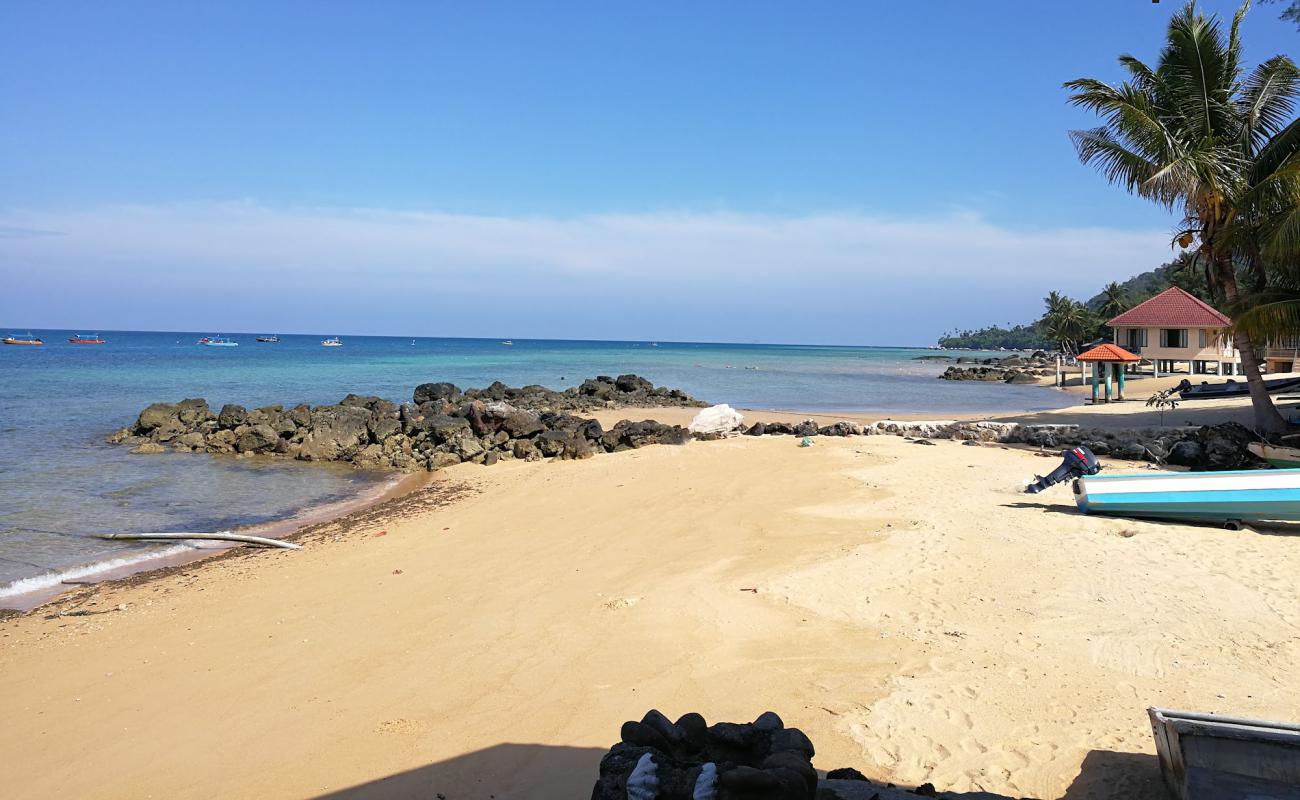 Photo de Coral Beach Tioman avec sable gris de surface