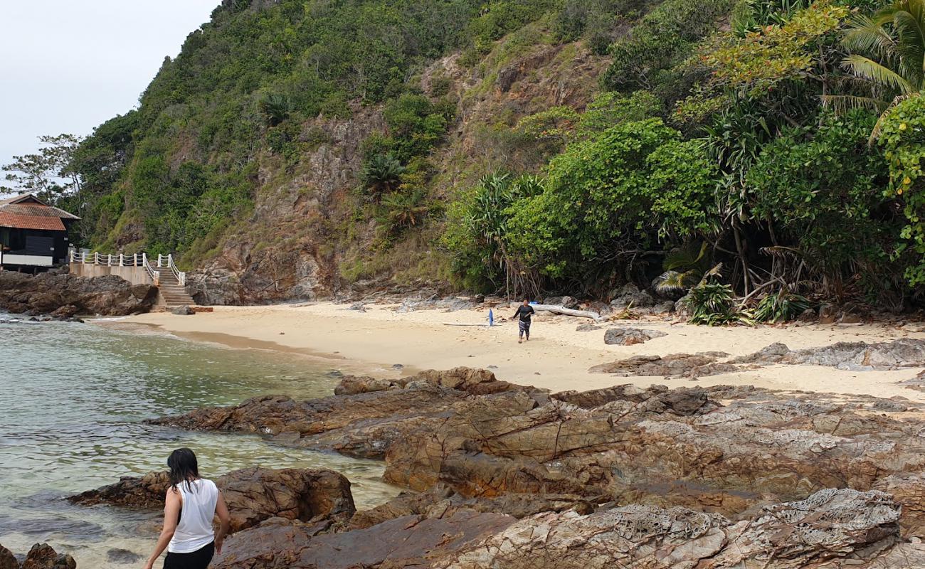 Photo de Gemia Island avec galets beige de surface