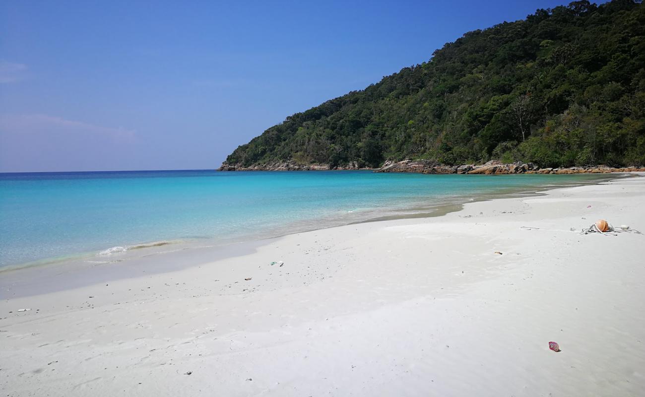 Photo de Plage de Taaras avec sable blanc de surface