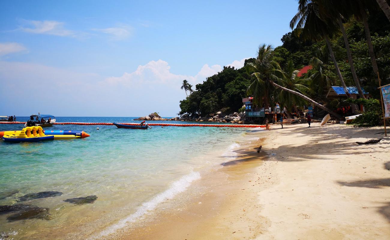 Photo de Perhentian Hazipah avec sable beige de surface
