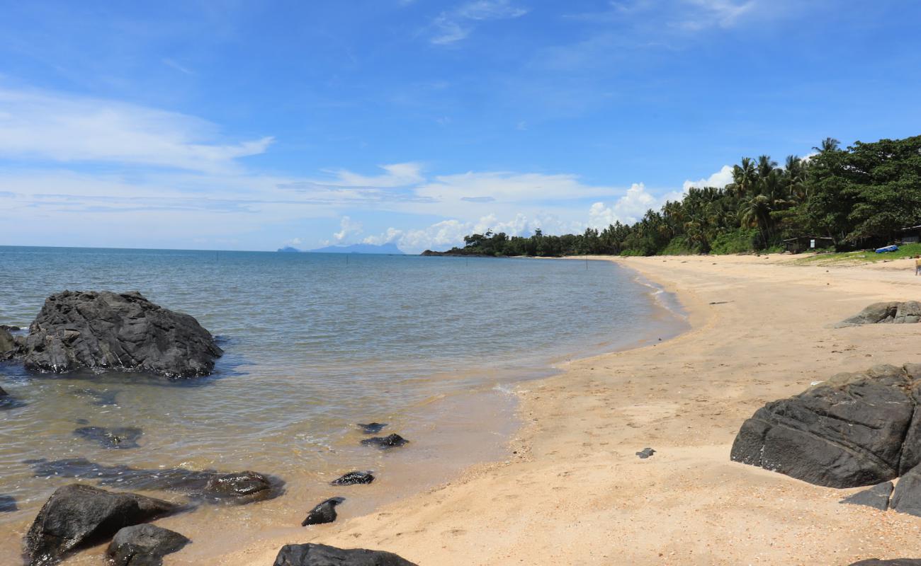 Photo de Pandan Beach avec sable lumineux de surface