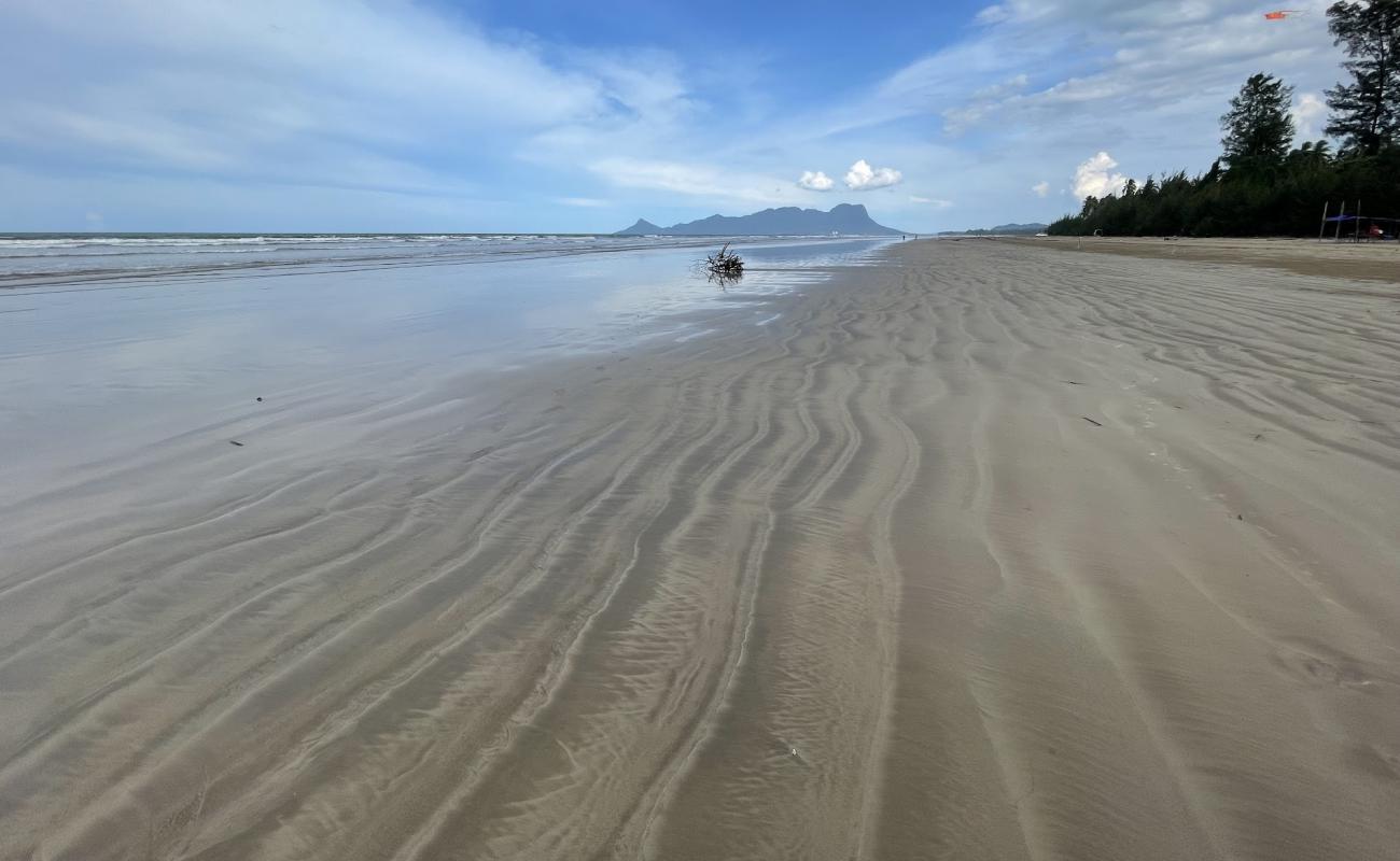 Photo de Golden Beach avec sable gris de surface