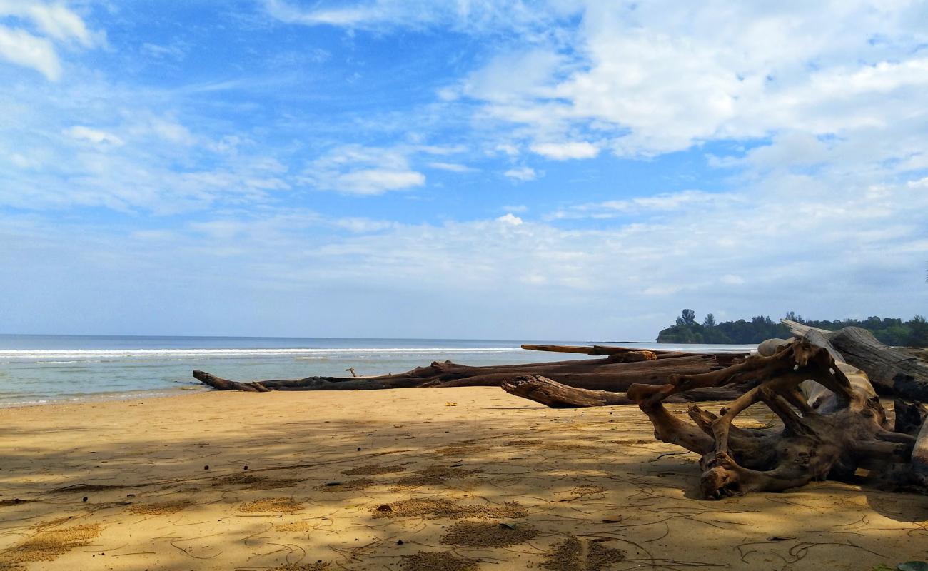 Photo de Kuala Nyalau Beach avec sable gris de surface